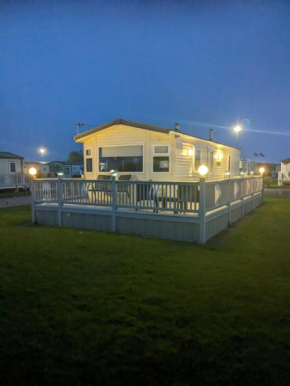 L25 L&g Caravan hire 6 berth millfields family only and lead person must be over 30 MAX 4 ADULTS